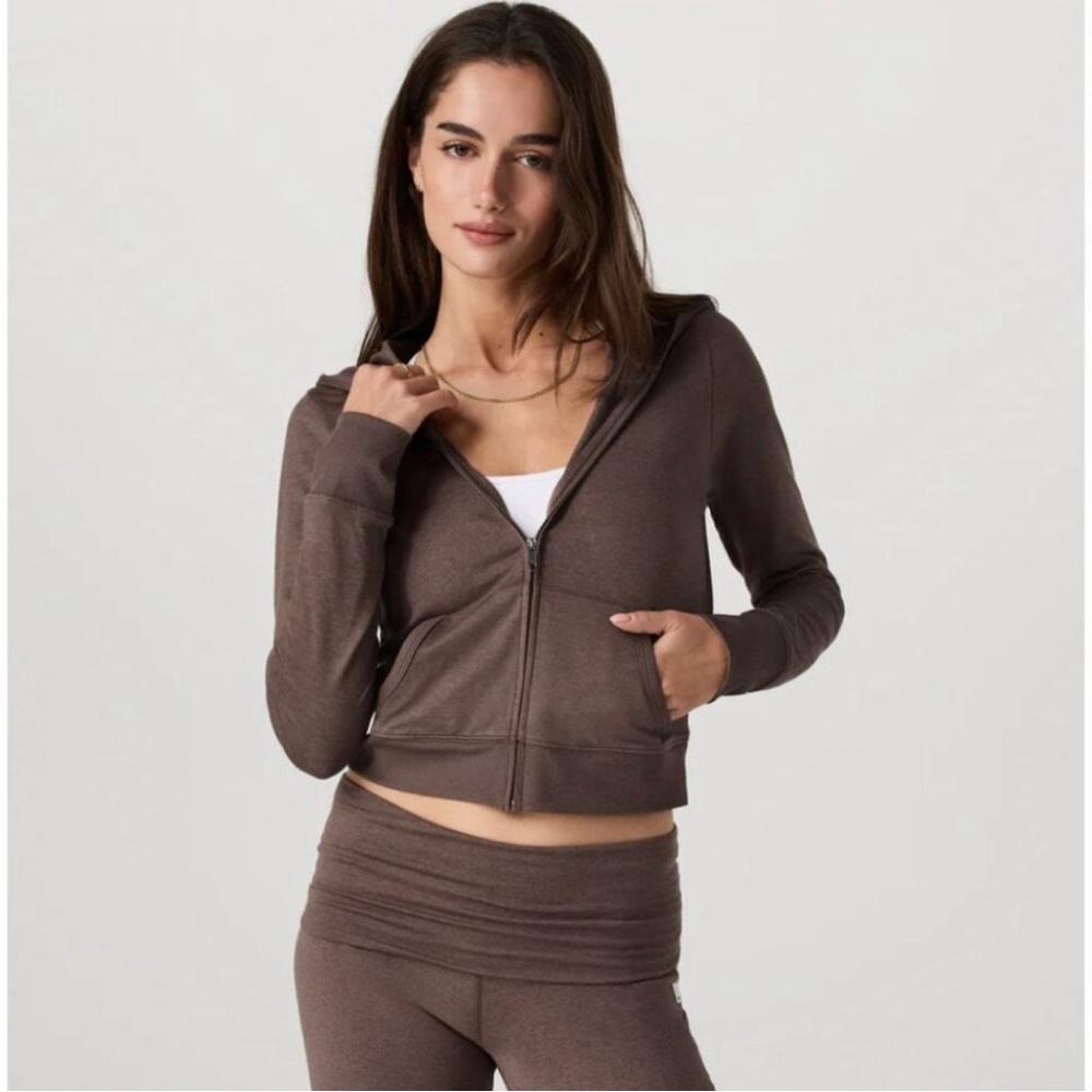 Vuori halo mini full zip hoodie
 CHOCOLATE MILK Size L